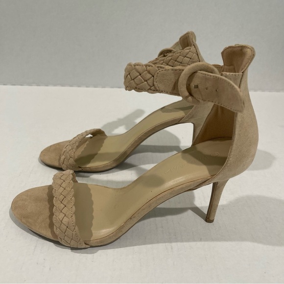 Women’s Wild Diva Beige High Heels Size 10 US! - Picture 3 of 6